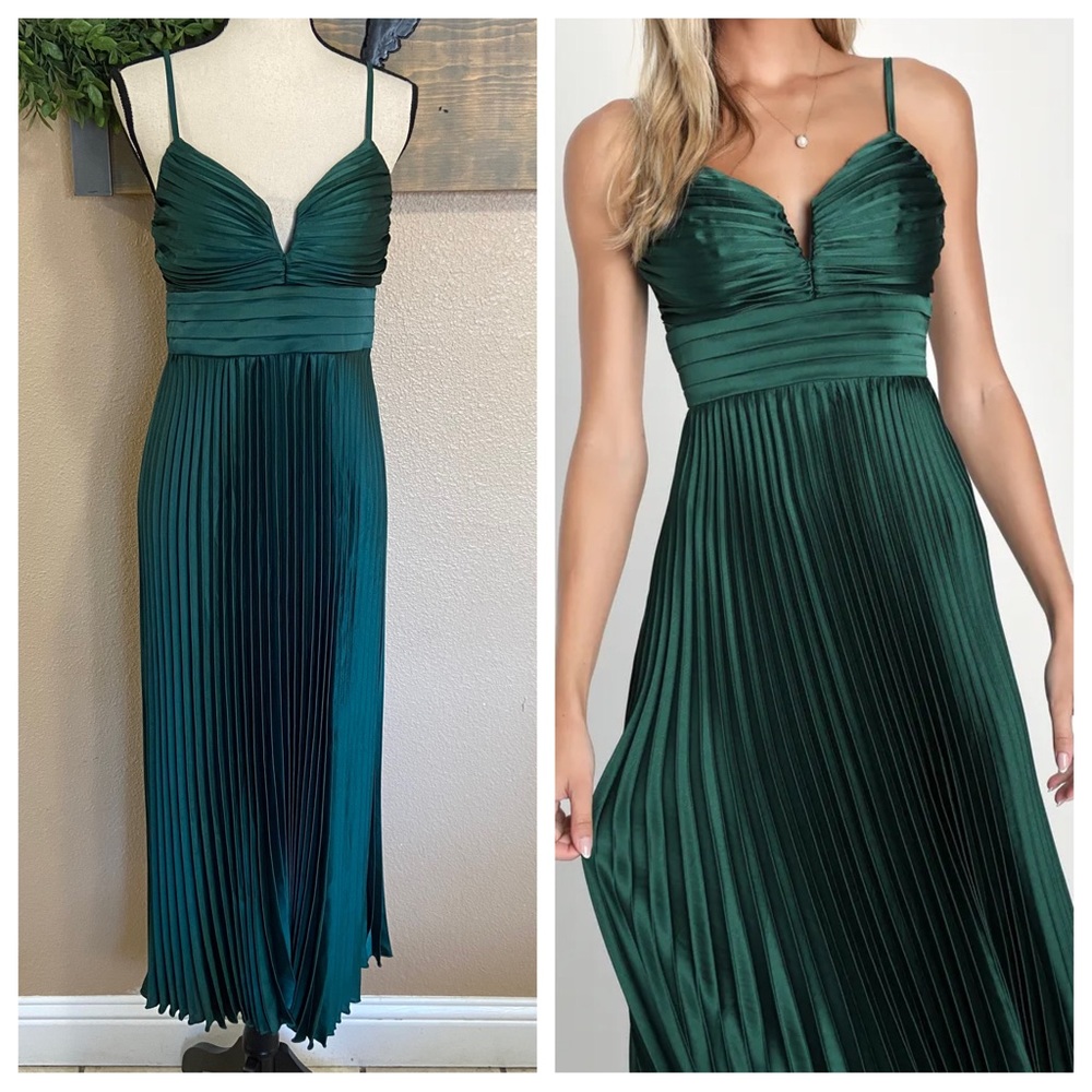 NWOT Lulus Emerald Green Satin Pleated Midi Dress